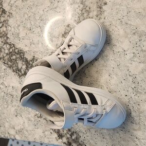 Kids Adidas Sneakers velcro shell-ish toes